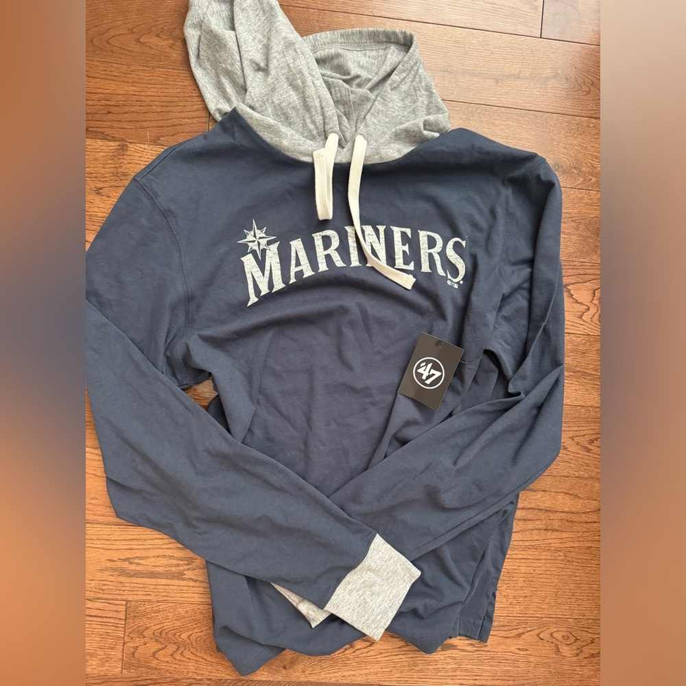Brand new w/tags Mariners long sleeve pullover